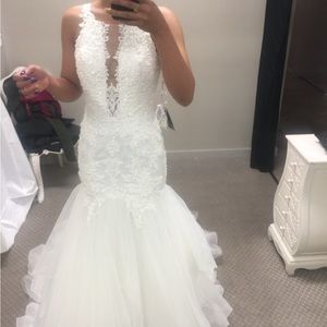 This is a brand new wedding dress